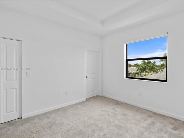 957 NE 211th St, Miami FL 33179