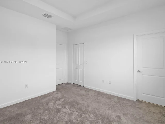 957 NE 211th St, Miami FL 33179