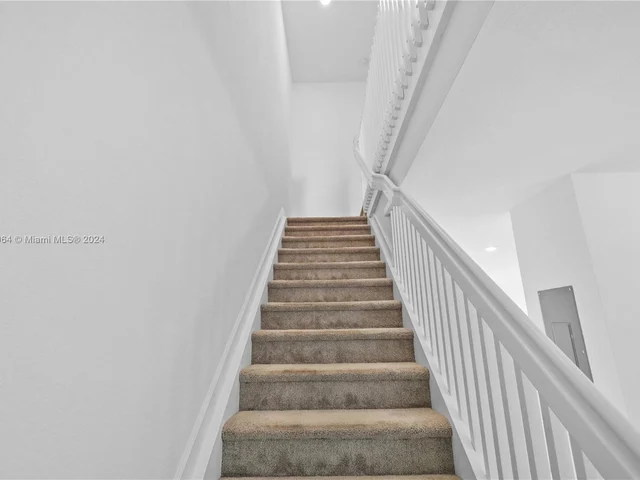 957 NE 211th St, Miami FL 33179