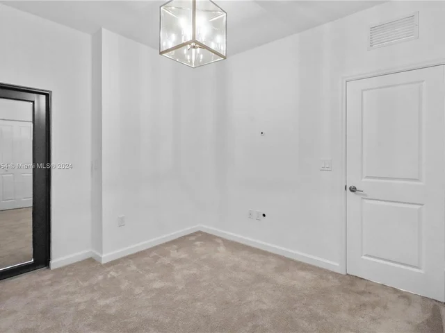 957 NE 211th St, Miami FL 33179