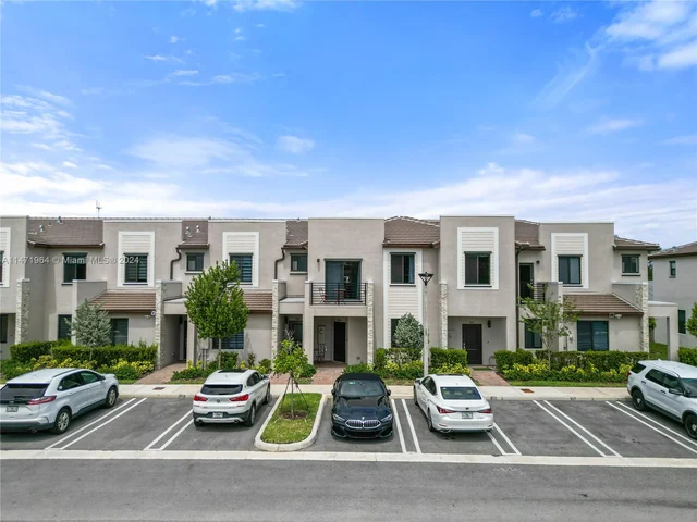 957 NE 211th St, Miami FL 33179