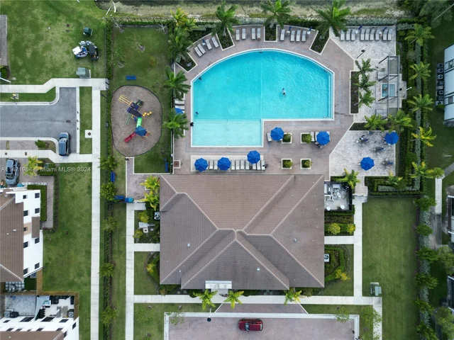 957 NE 211th St, Miami FL 33179