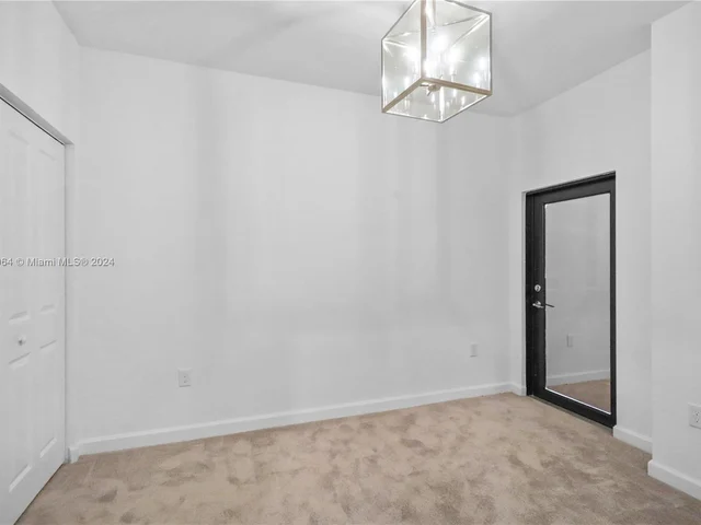 957 NE 211th St, Miami FL 33179