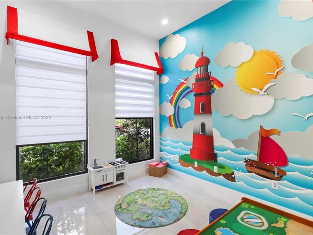 957 NE 211th St, Miami FL 33179