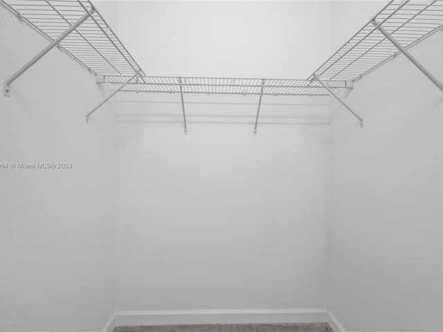 957 NE 211th St, Miami FL 33179