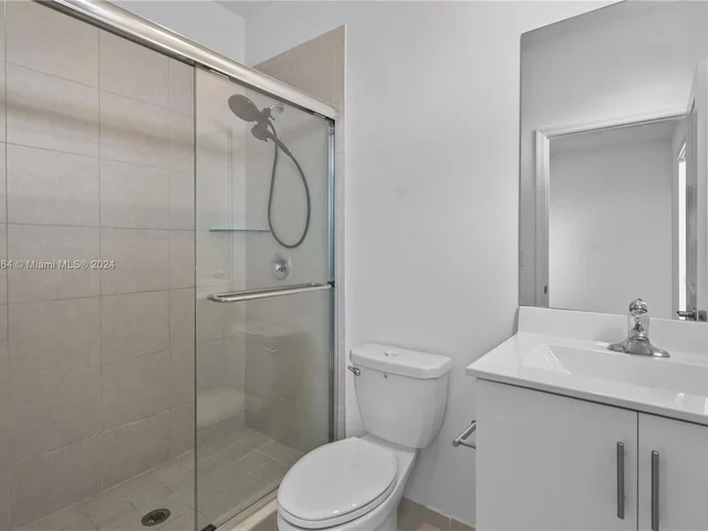 957 NE 211th St, Miami FL 33179