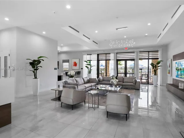 957 NE 211th St, Miami FL 33179