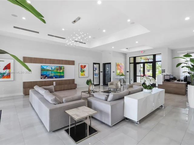 957 NE 211th St, Miami FL 33179