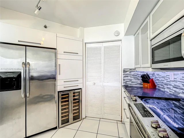 6767 Collins Ave # 1503, Miami Beach FL 33141