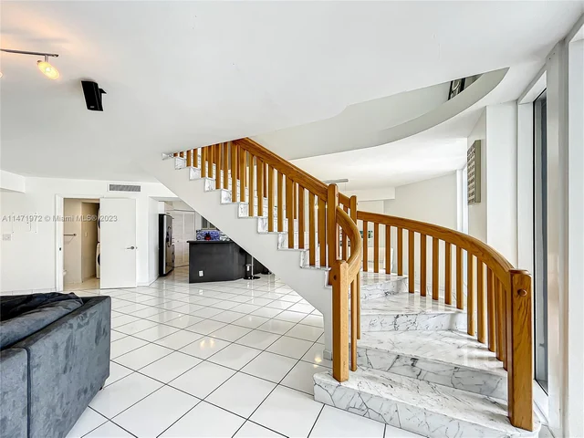 6767 Collins Ave # 1503, Miami Beach FL 33141