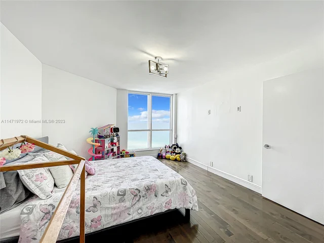 6767 Collins Ave # 1503, Miami Beach FL 33141