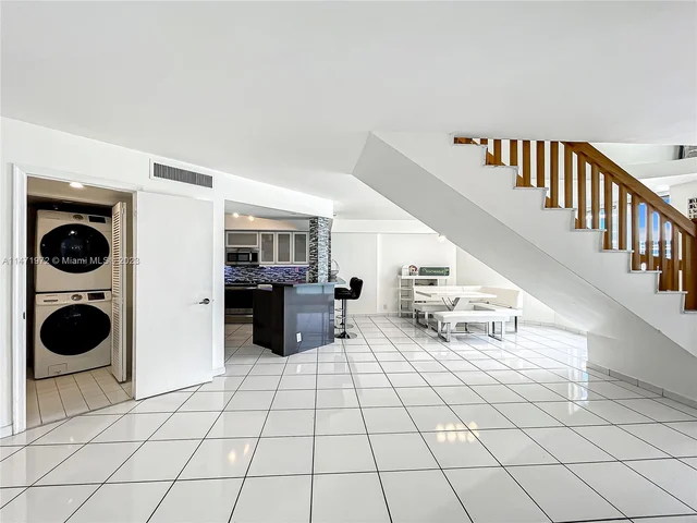 6767 Collins Ave # 1503, Miami Beach FL 33141