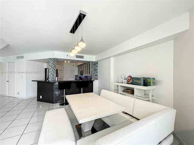 6767 Collins Ave # 1503, Miami Beach FL 33141