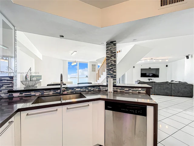 6767 Collins Ave # 1503, Miami Beach FL 33141