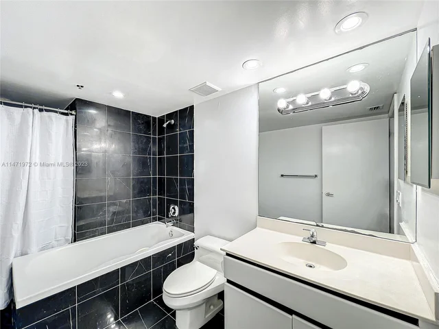 6767 Collins Ave # 1503, Miami Beach FL 33141