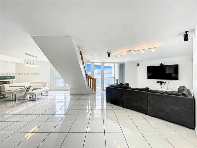 6767 Collins Ave # 1503, Miami Beach FL 33141