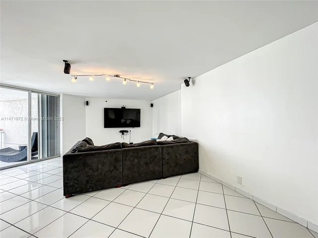 6767 Collins Ave # 1503, Miami Beach FL 33141