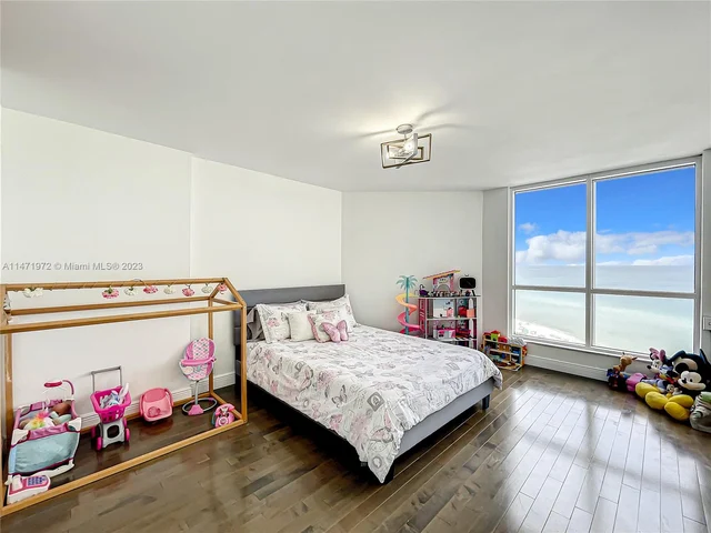 6767 Collins Ave # 1503, Miami Beach FL 33141