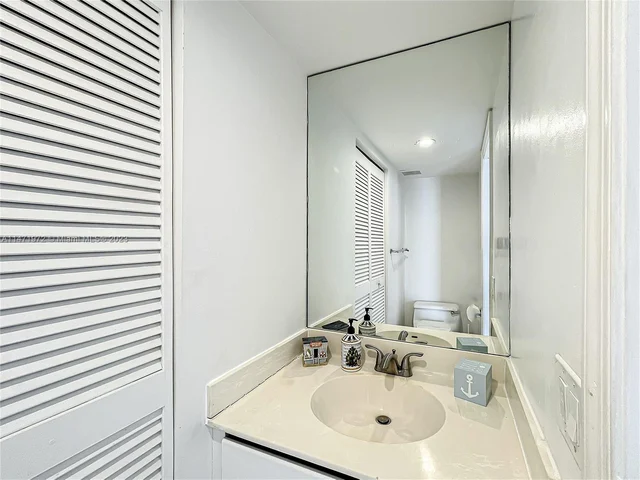 6767 Collins Ave # 1503, Miami Beach FL 33141