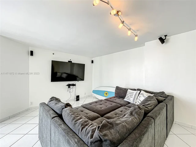 6767 Collins Ave # 1503, Miami Beach FL 33141