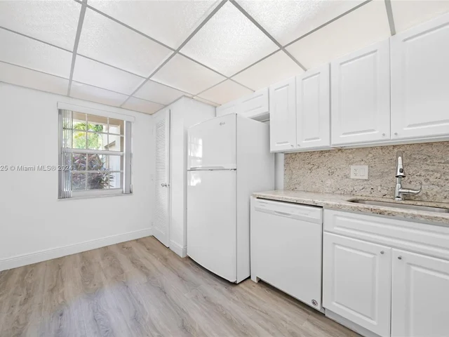 4030 W Palm Aire Dr # 104, Pompano Beach FL 33069