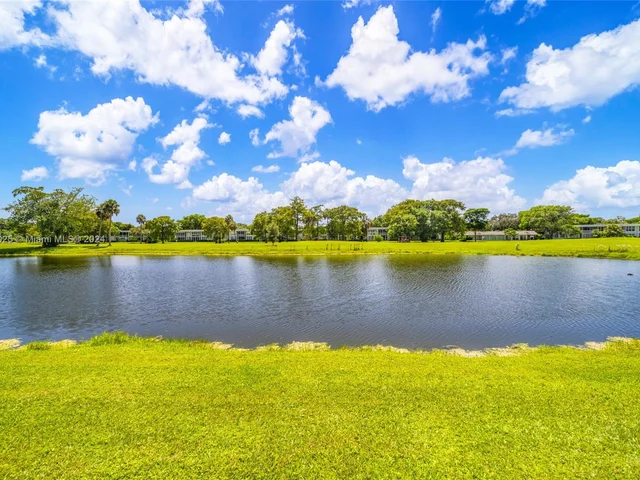 4030 W Palm Aire Dr # 104, Pompano Beach FL 33069