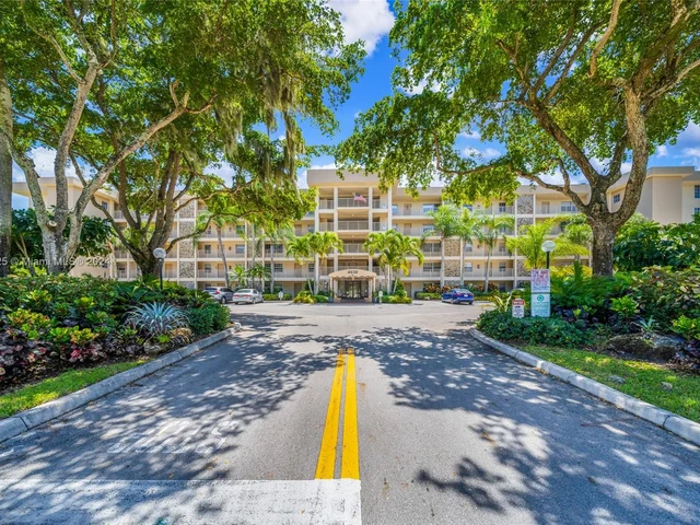 4030 W Palm Aire Dr # 104, Pompano Beach FL 33069