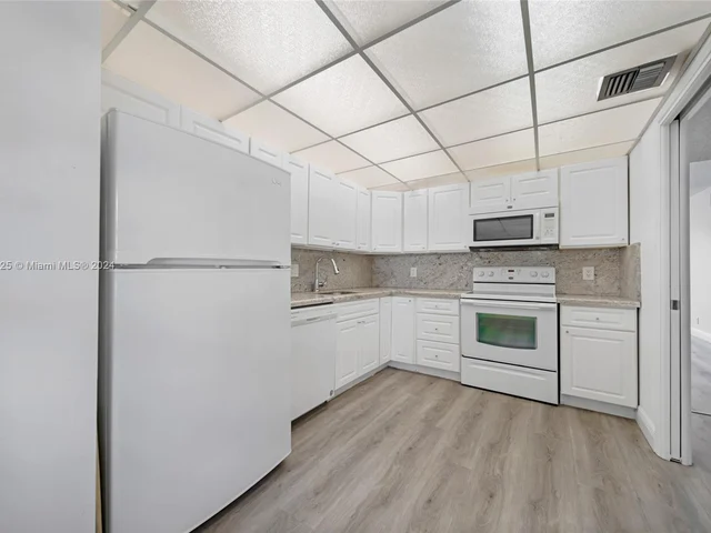 4030 W Palm Aire Dr # 104, Pompano Beach FL 33069