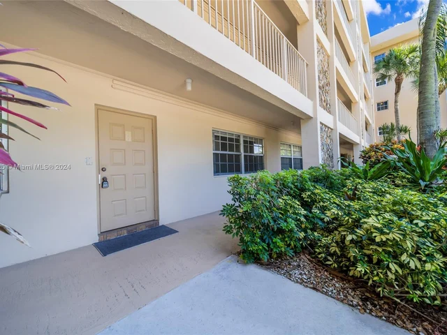 4030 W Palm Aire Dr # 104, Pompano Beach FL 33069
