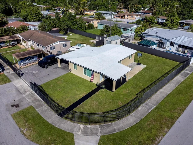 285 NW 183rd Ter, Miami Gardens FL 33169