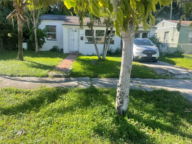 1778 NW 56th St, Miami FL 33142