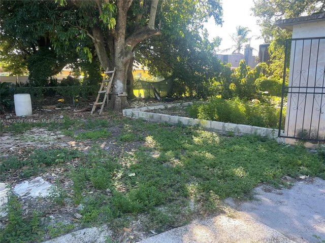 1778 NW 56th St, Miami FL 33142