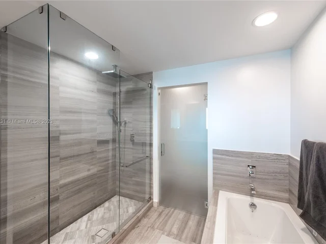 360 Ocean Dr # 904S, Key Biscayne FL 33149