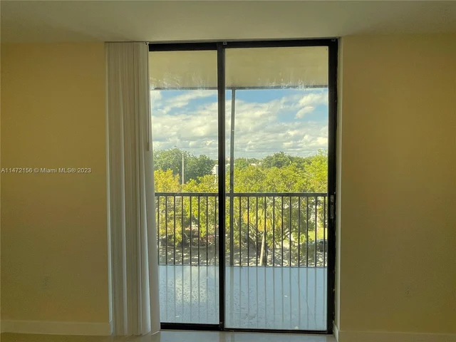 16851 NE 23rd Ave # 521, North Miami Beach FL 33160