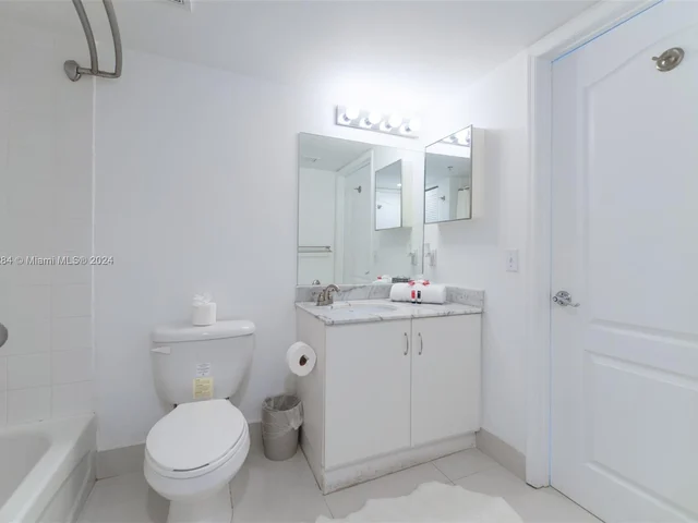 1200 Brickell Bay Dr. #2315, Miami FL 33131