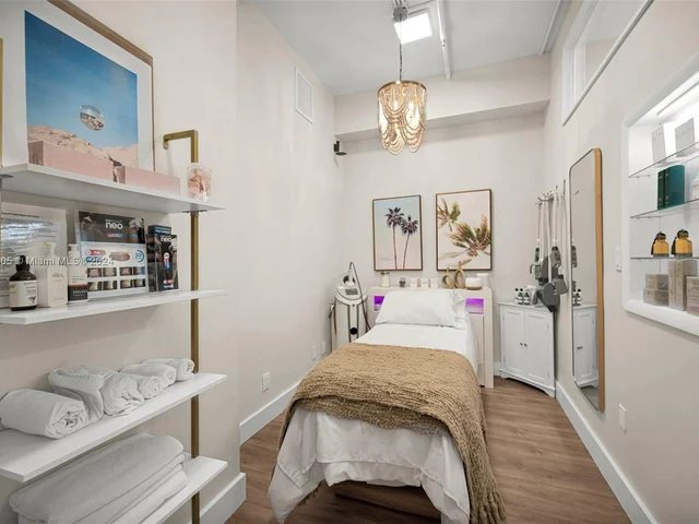 1560 Lenox Ave # 304, Miami Beach FL 33139