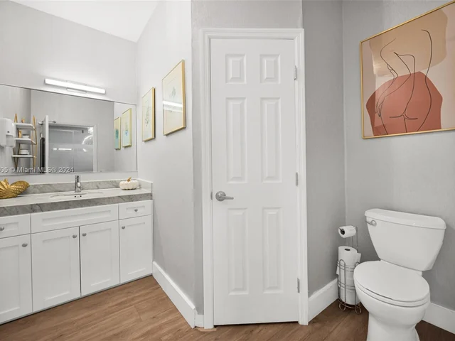 1560 Lenox Ave # 304, Miami Beach FL 33139