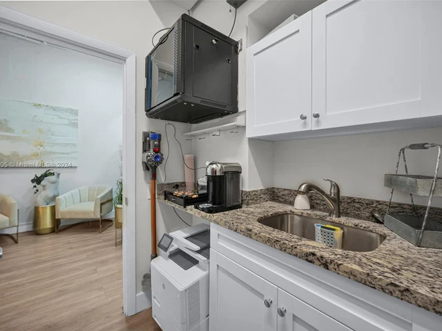 1560 Lenox Ave # 304, Miami Beach FL 33139