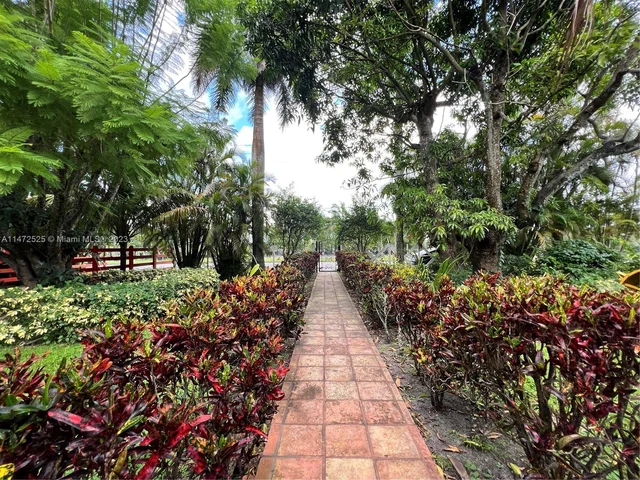 15850 SW 232nd St, Miami FL 33170