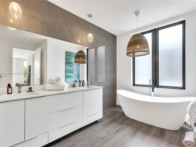 1516 SE 1st St # A, Fort Lauderdale FL 33301