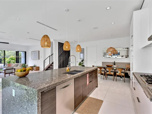 1516 SE 1st St # A, Fort Lauderdale FL 33301