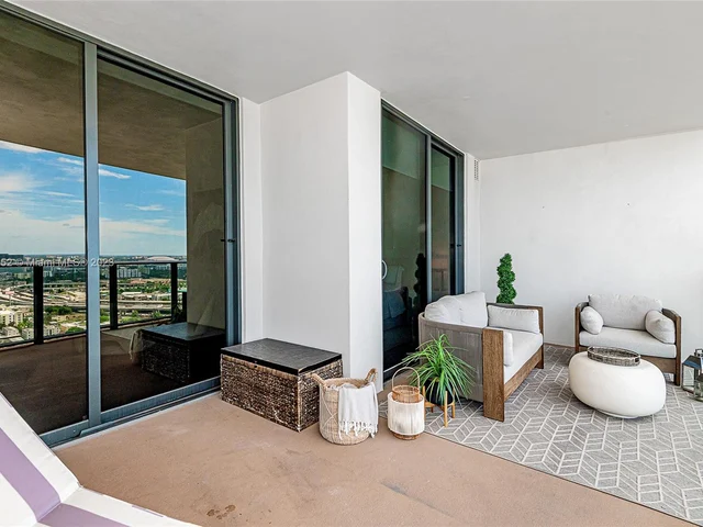 1600 NE 1st Ave # 3111, Miami FL 33132