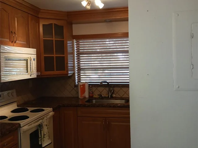 1100 Colony Point Cir # 101, Pembroke Pines FL 33026