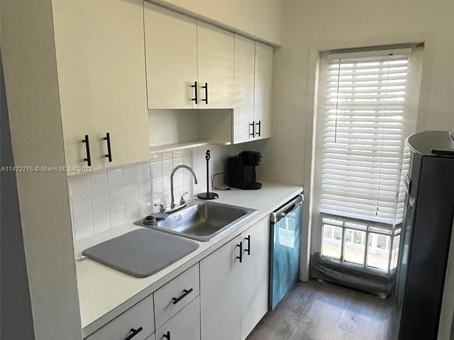 911 Meridian Ave # 202, Miami Beach FL 33139