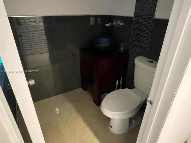 17900 N Bay Rd # 601, Sunny Isles Beach FL 33160