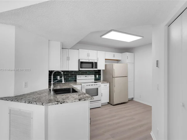 8721 Wiles Rd # 103, Coral Springs FL 33067