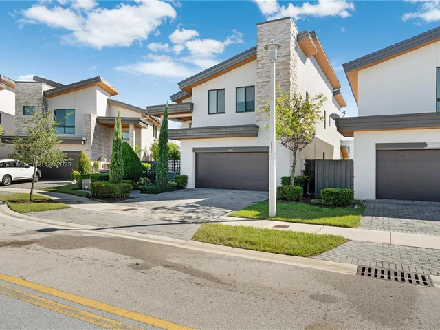 7641 NW 102nd Ct, Doral FL 33178