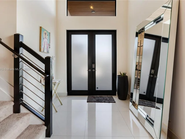 7641 NW 102nd Ct, Doral FL 33178