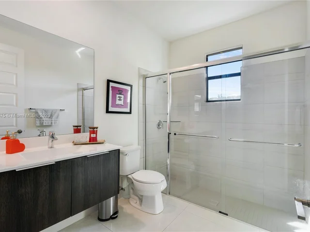 7641 NW 102nd Ct, Doral FL 33178