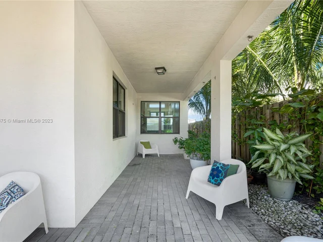 7641 NW 102nd Ct, Doral FL 33178